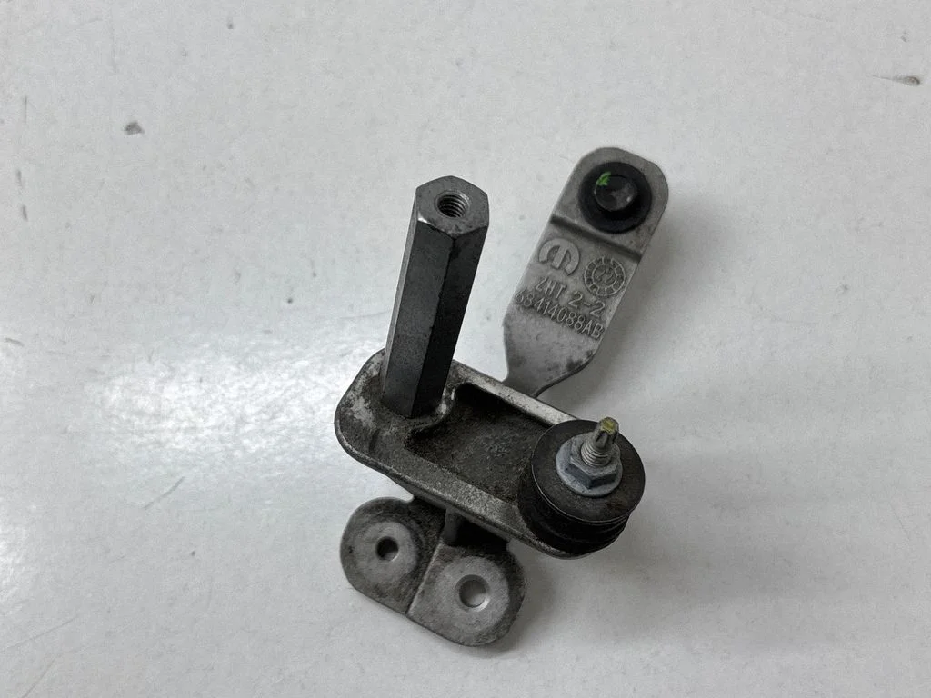 Cita motora nodalījuma detaļa 68414088AB