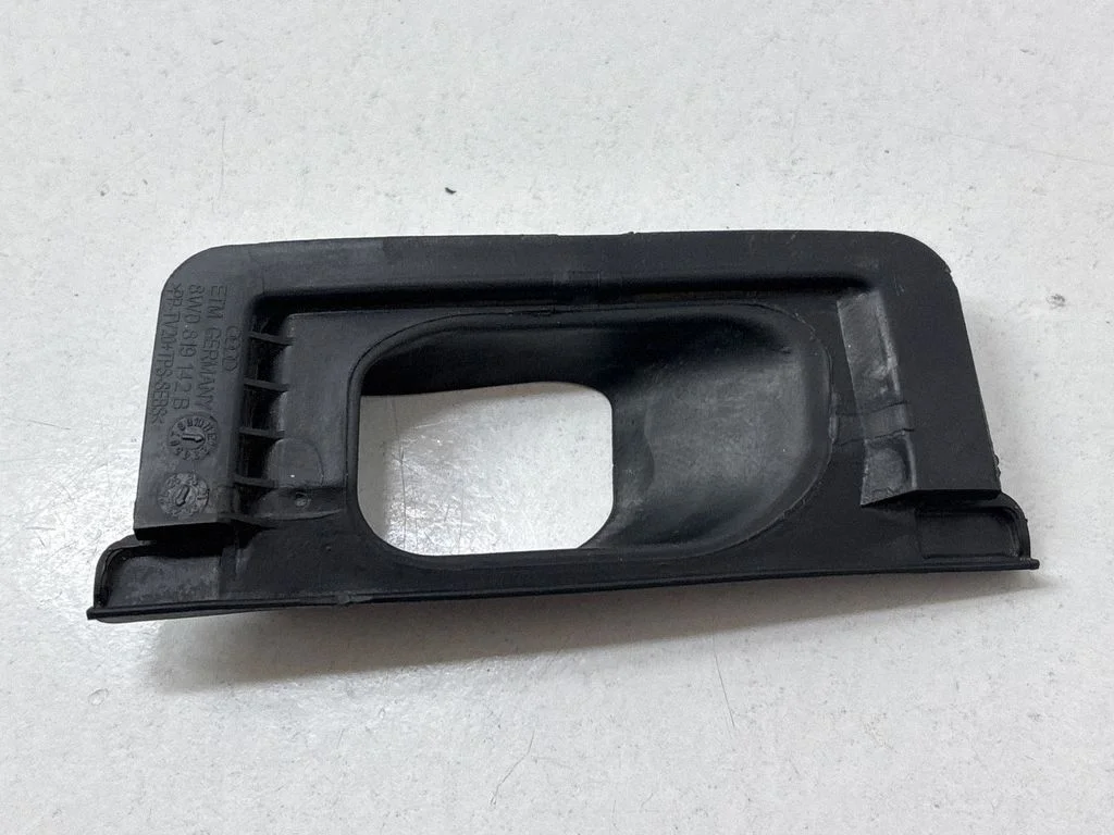 Cita motora nodalījuma detaļa 8W0819142B