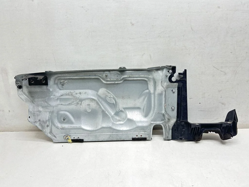 Other engine bay part GJ3210B738BA