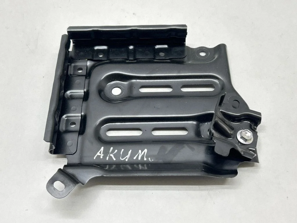 Battery tray – Toyota Yaris Cross (2020-)