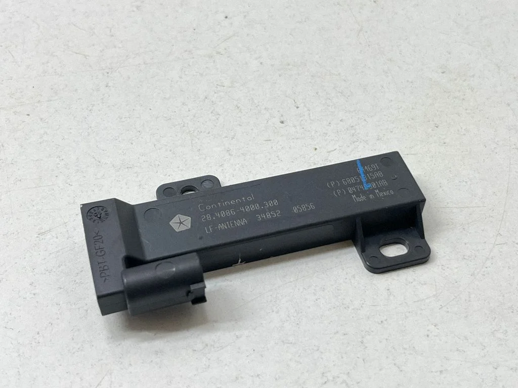 Wzmacniacz antenowy 68051315AB