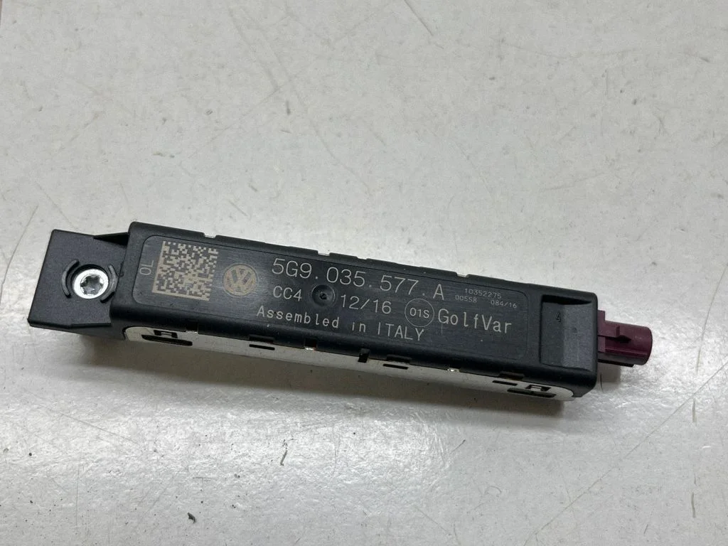 Aerial antenna amplifier – Volkswagen e-Golf (2014-)
