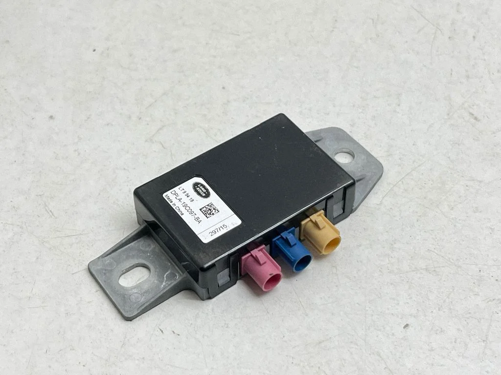 Aerial antenna amplifier – Land Rover Range Rover Evoque L538 (2011-2018)