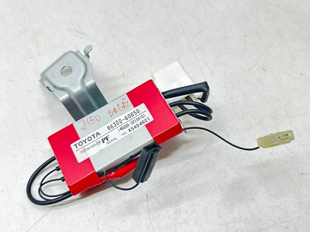 Aerial antenna amplifier – Toyota Land Cruiser (J150) (2009-)