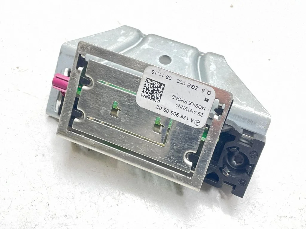 Antenas pastiprinātājs – Mercedes-Benz A klase W177 AMG (2018-)