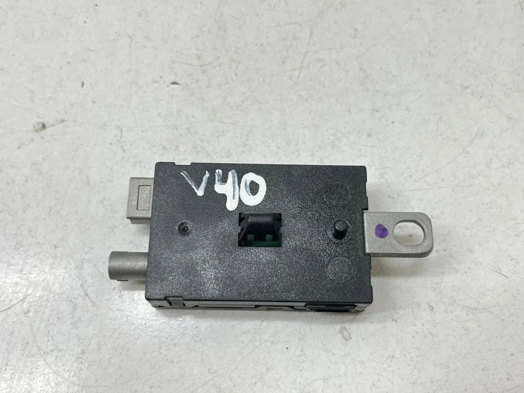 Antenas pastiprinātājs – Volvo V40 (2012-2019)