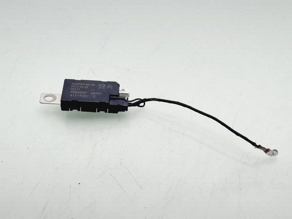 Aerial antenna amplifier – Peugeot 508 RXH (2011-2018)