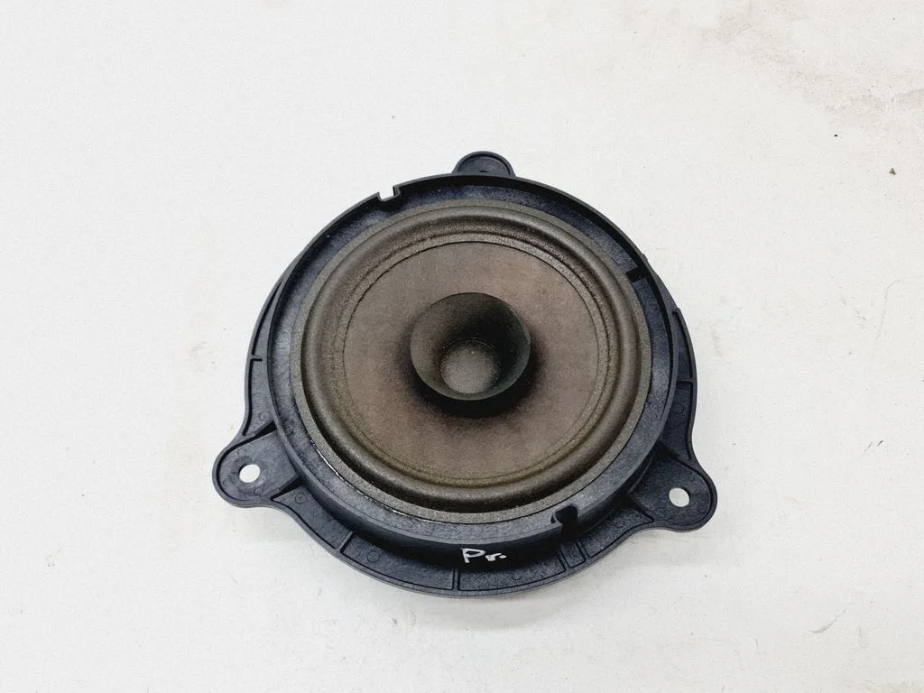 Skaļrunis (-ņi) priekšējās durvīs 28156AV700