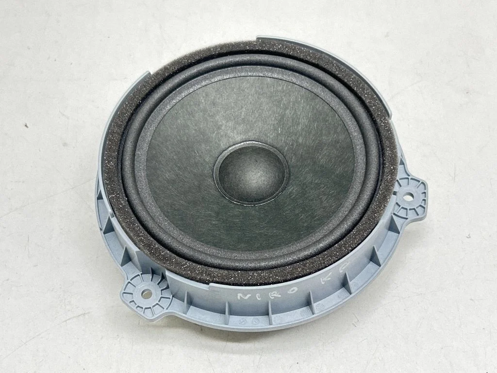 Skaļrunis (-ņi) priekšējās durvīs 96330AT100