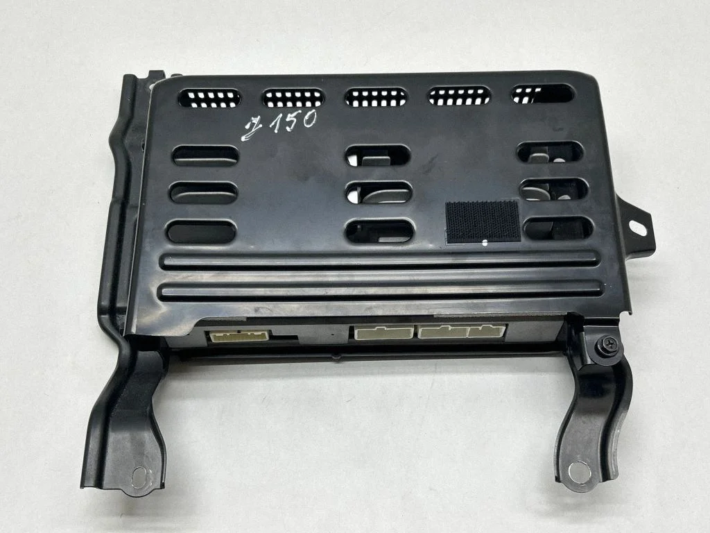 Sound amplifier – Toyota Land Cruiser (J150) (2009-)