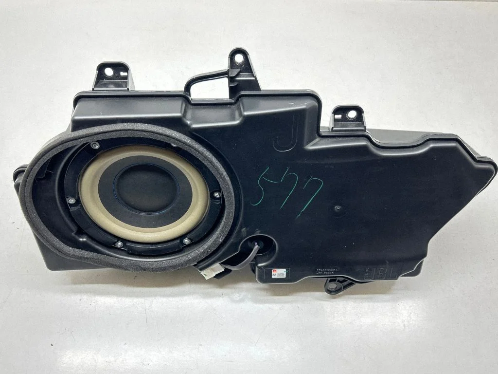 Subwoofer speaker – Toyota Land Cruiser (J150) (2009-)