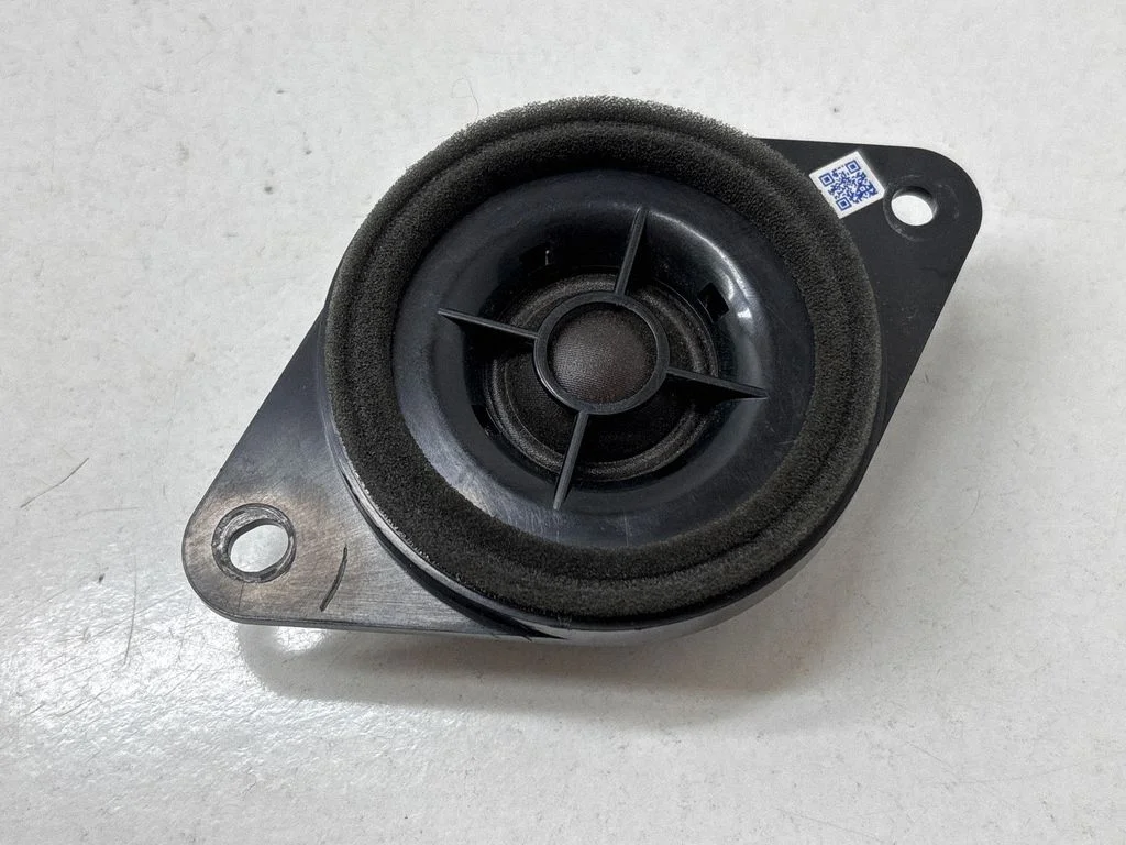 Armatuurlaua kõlar 9M711E