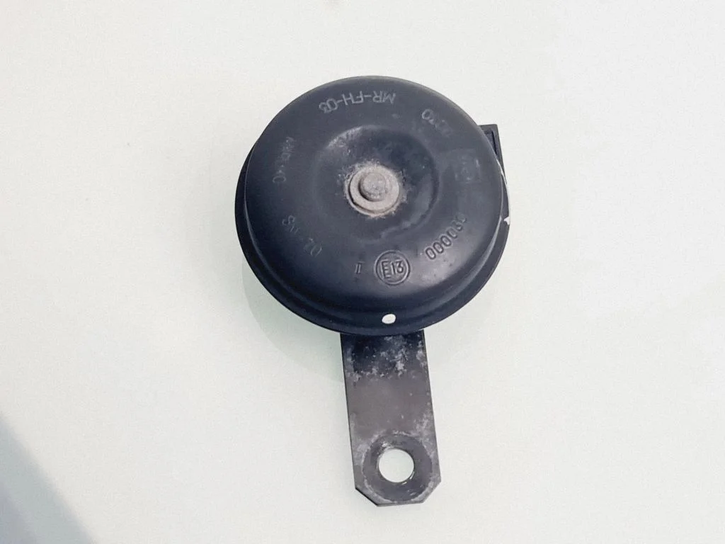 Horn signal – Toyota Land Cruiser (J150) (2009-)