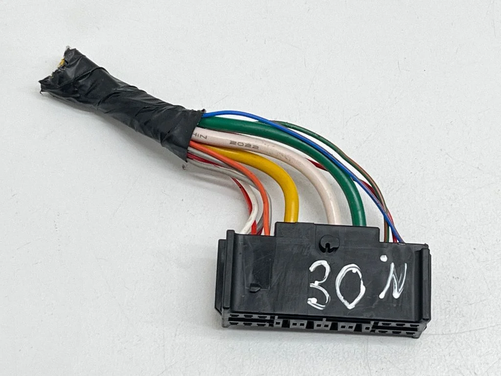 Motora vadu instalācija