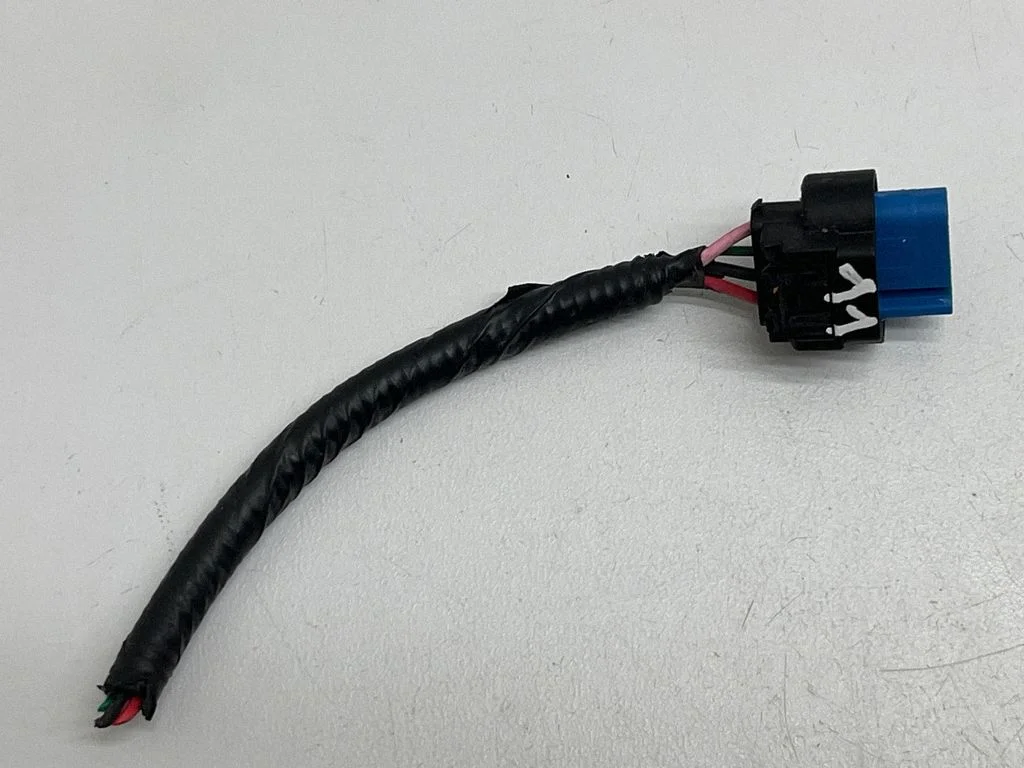 Motora vadu instalācija