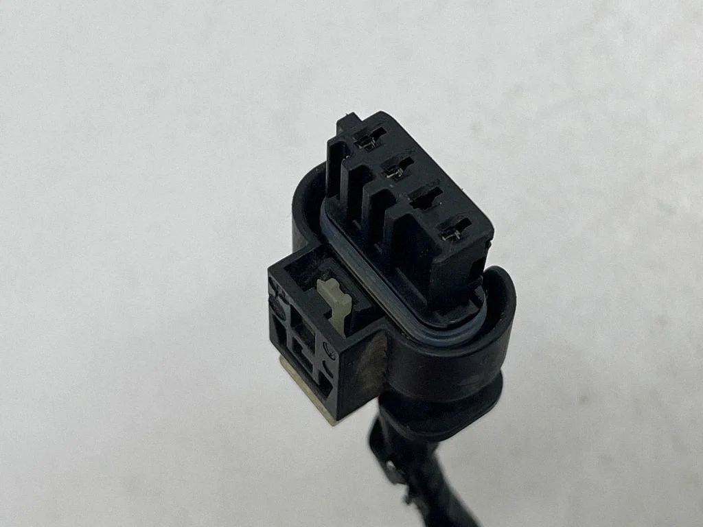 Motora vadu instalācija