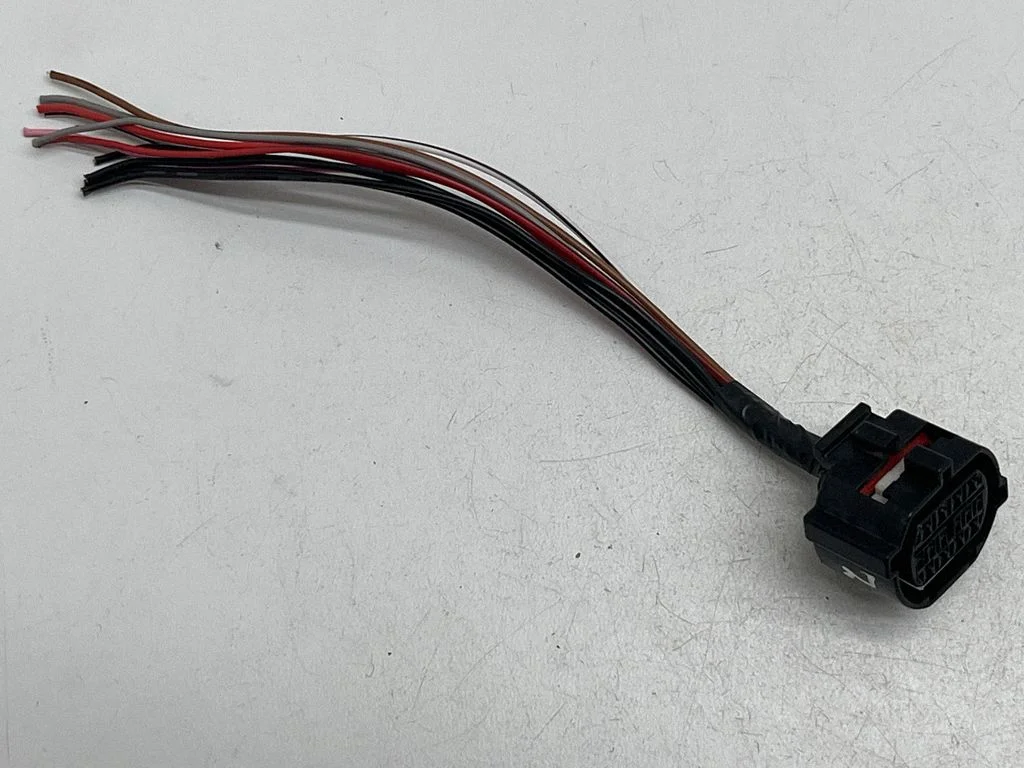 Motora vadu instalācija