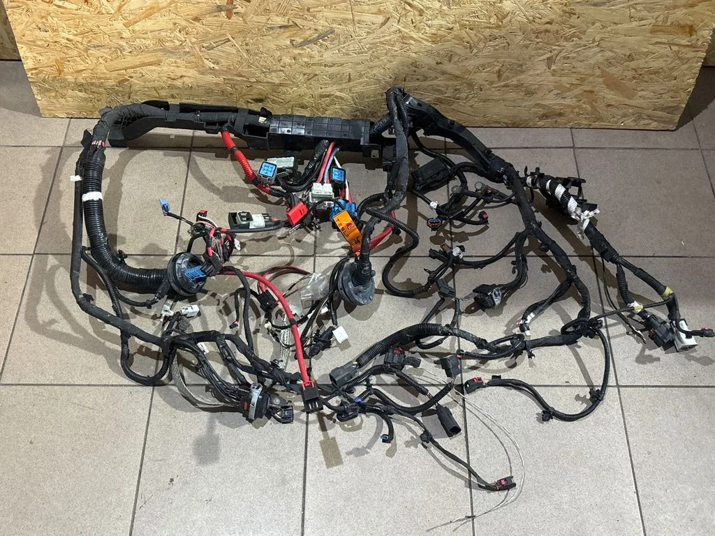Mootori juhtmestik – Tesla Model Y (2020-)