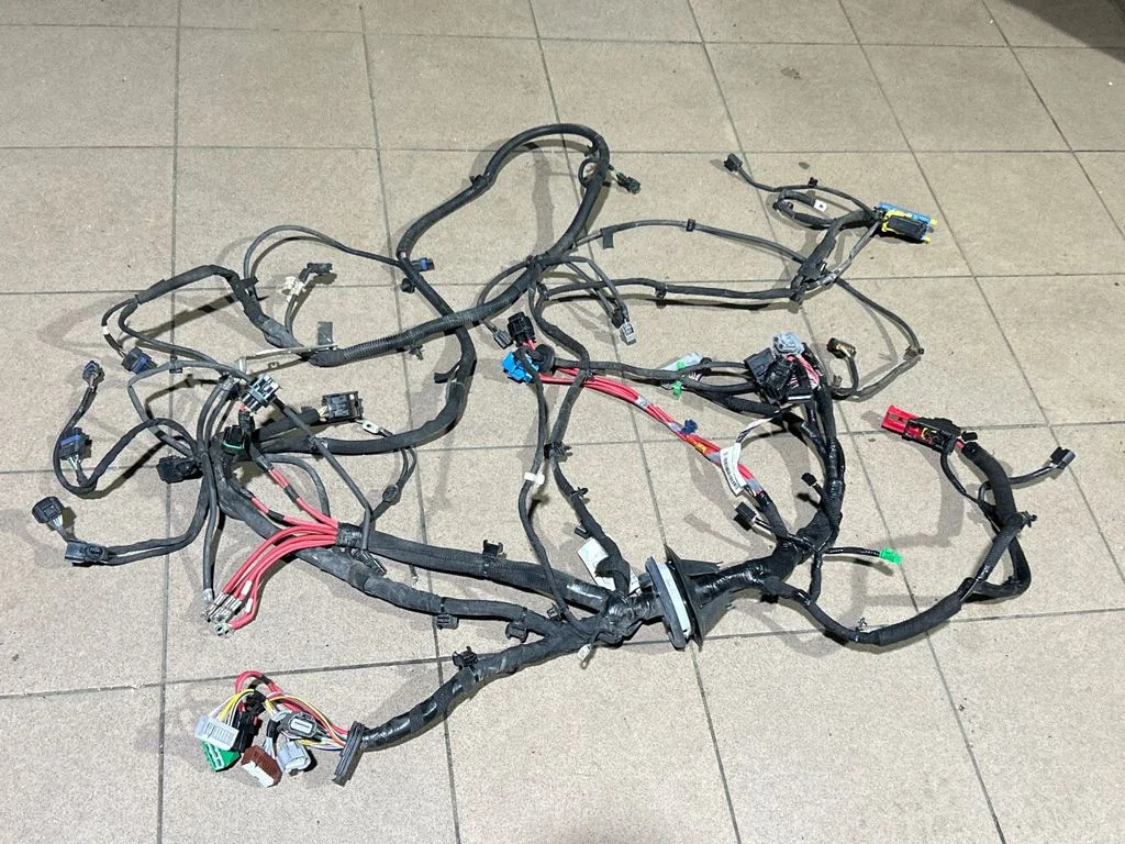 Mootori juhtmestik 403885304R
