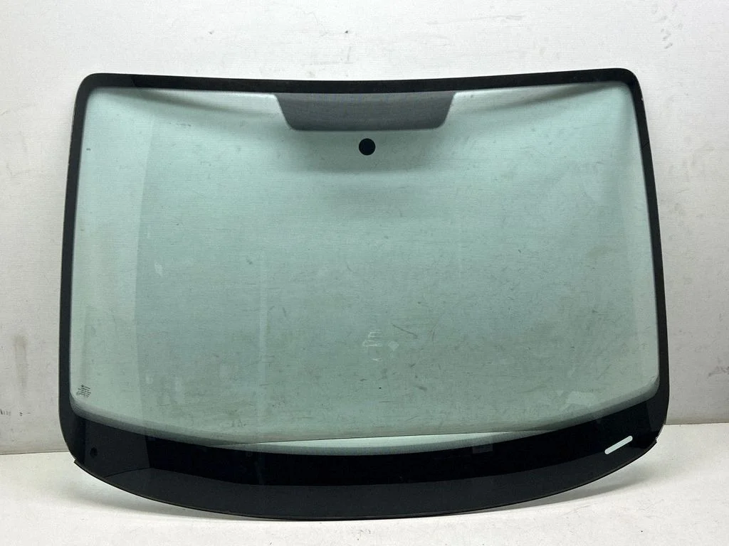 Front windscreen/windshield window 43R011566