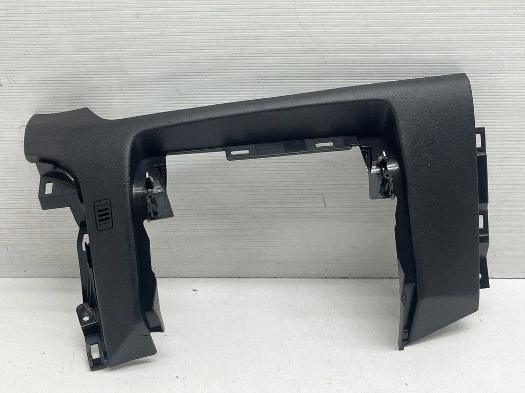 Muu armatuurlaua osa 681046RR2A