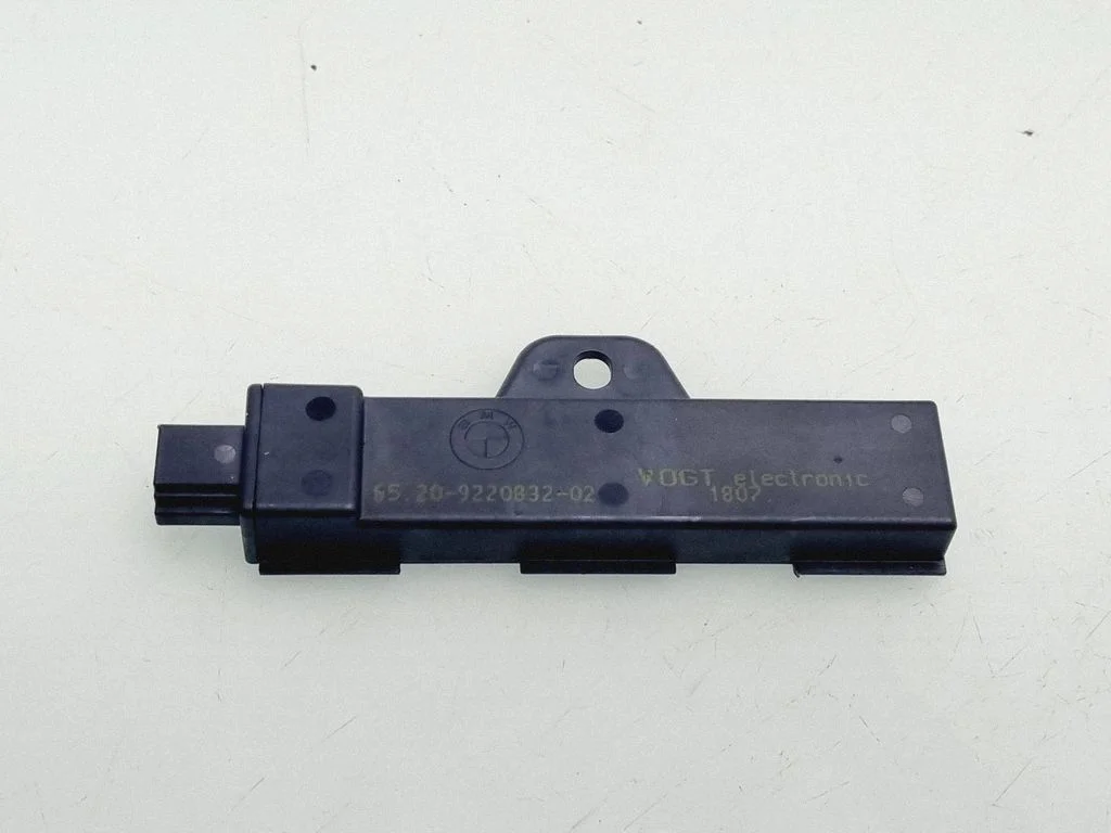 Interior comfort aerial antenna – BMW 5 Series F10 F11 (2009-2016)