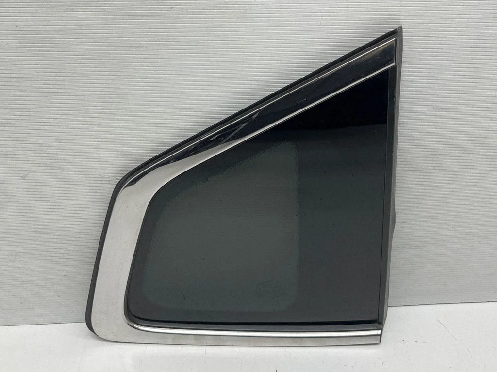 Rear side window 833004CC0A