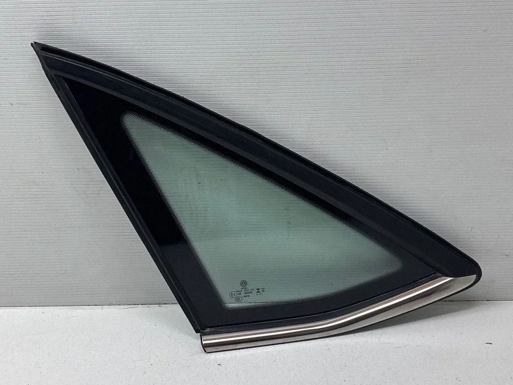 Tagumine kere külgklaas E943R004584