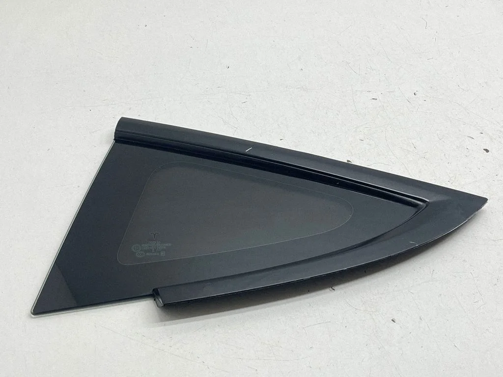 Rear side window 43R011570