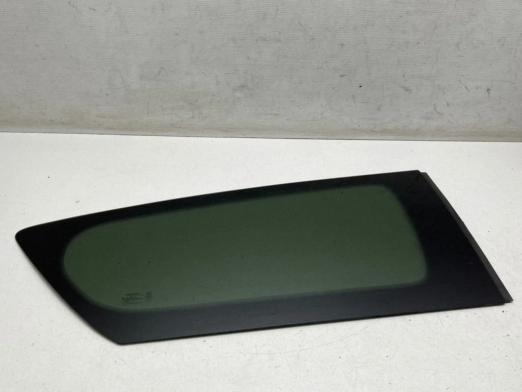 Rear side window – Chrysler Pacifica (2017-)