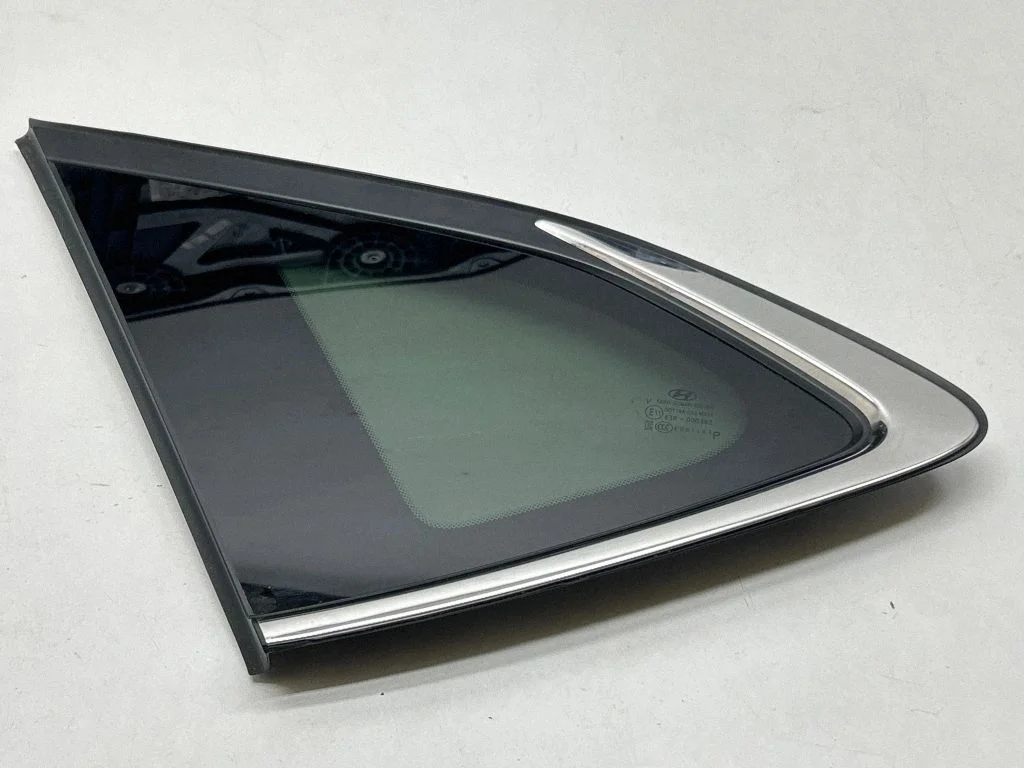 Rear side window 43R000392