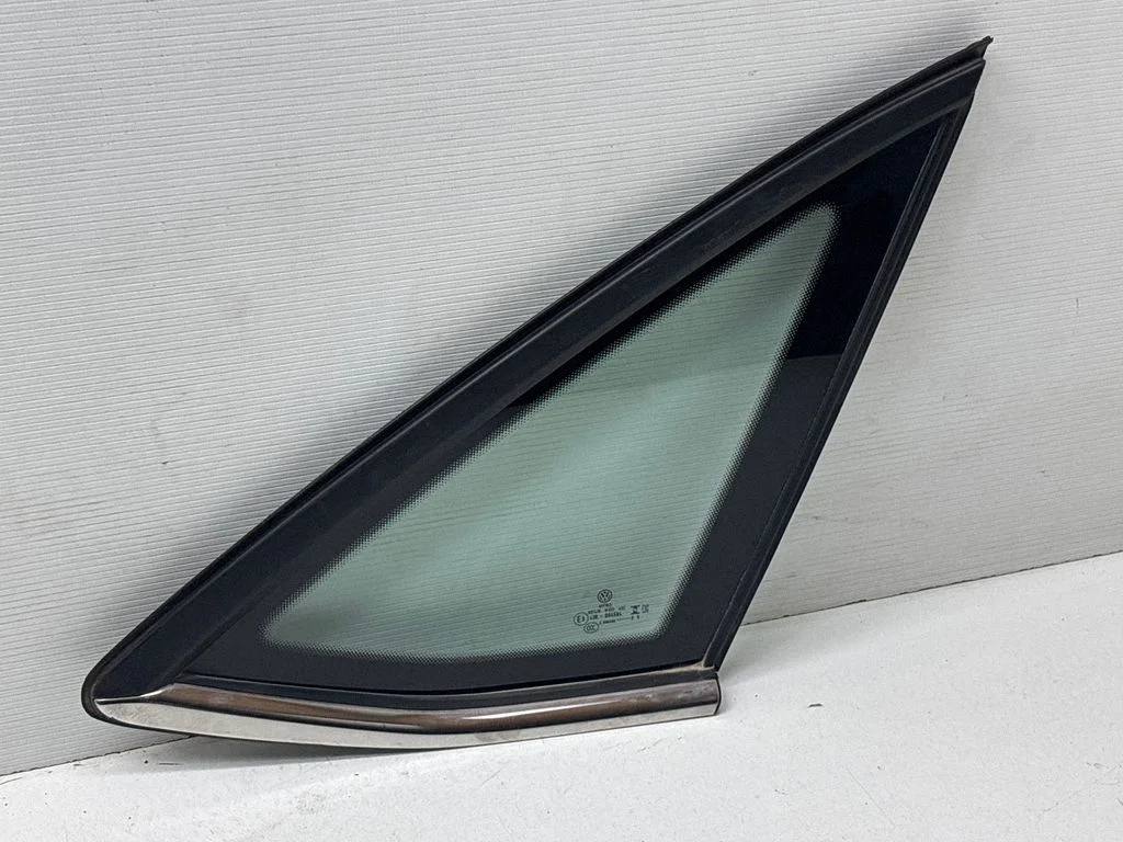 Tagumine kere külgklaas E943R004584