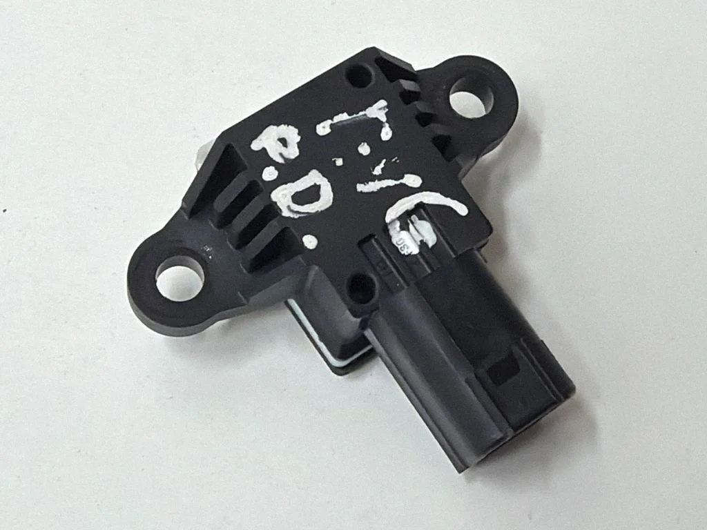 Drošības spilvenu trieciena sensors 681161000