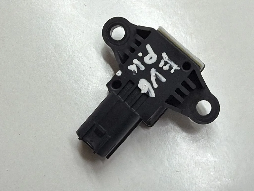 Drošības spilvenu trieciena sensors 681161000