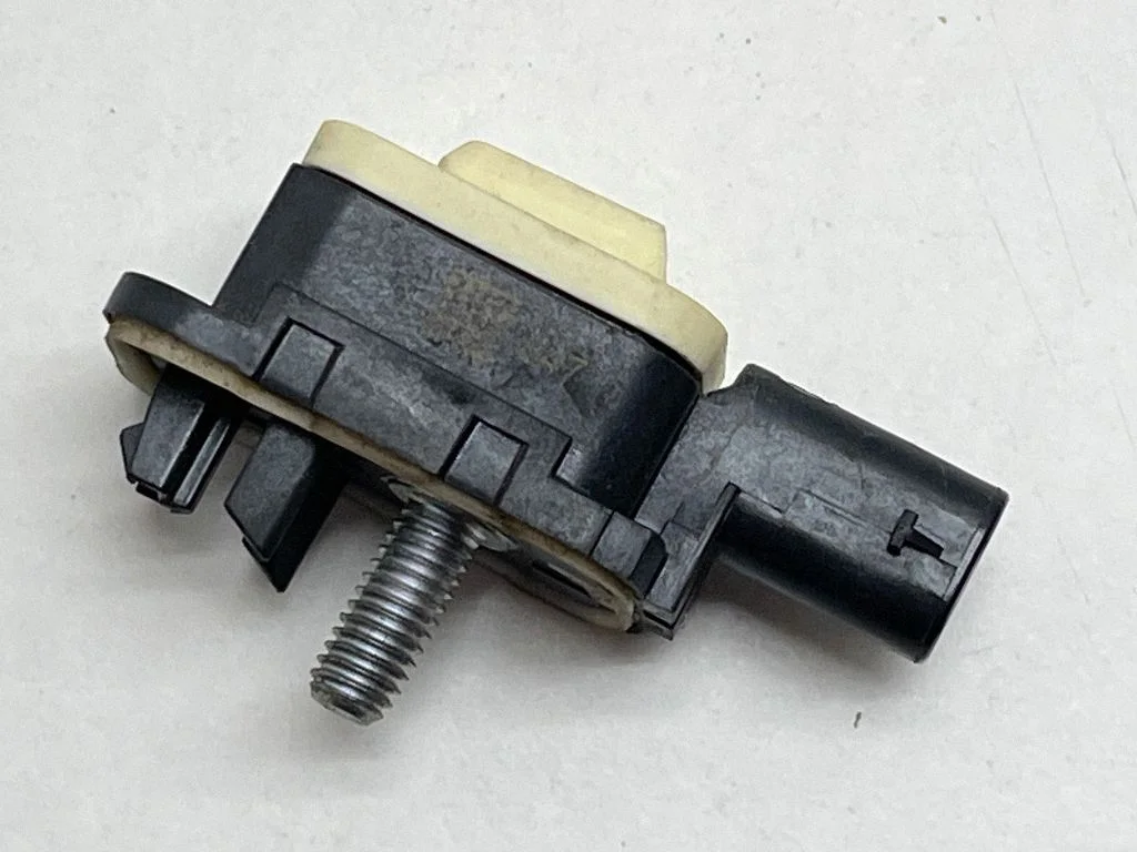Drošības spilvenu trieciena sensors 7P0959354