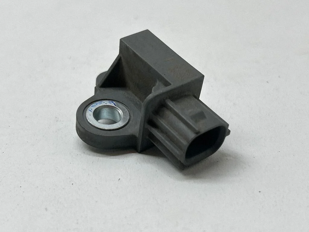 Drošības spilvenu trieciena sensors 985813RA0A