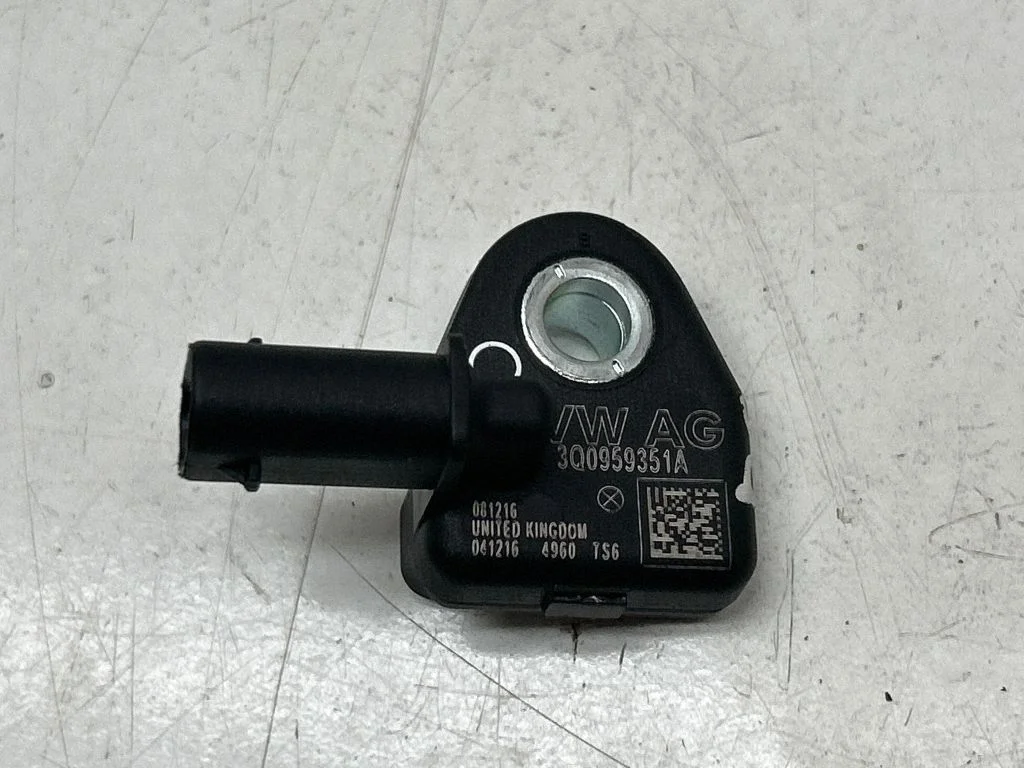 Airbag deployment crash/impact sensor – Volkswagen Passat B7 USA (2012-2019)