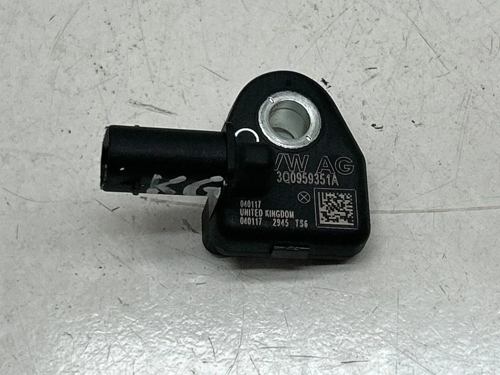 Airbag deployment crash/impact sensor – Volkswagen Passat B7 USA (2012-2019)