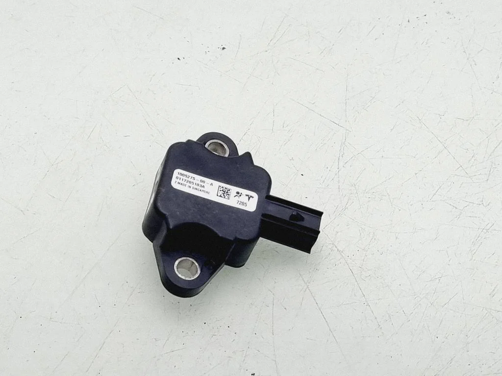 Airbag deployment crash/impact sensor – Tesla Model S (2012-)