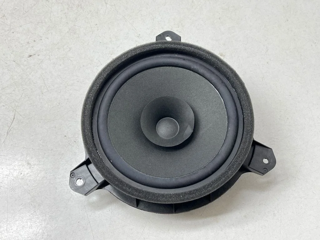 Tagaukse kõlar(id) 7M908A