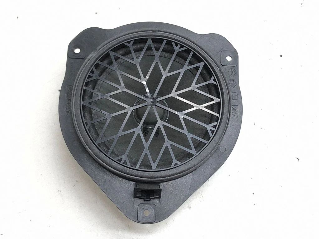 Skaļrunis (-ņi) aizmugurējās durvīs – Audi A5 Sportback 8TA (2009-2016)