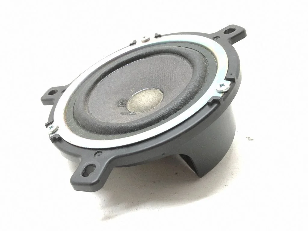 Skaļrunis (-ņi) aizmugurējās durvīs 4616934