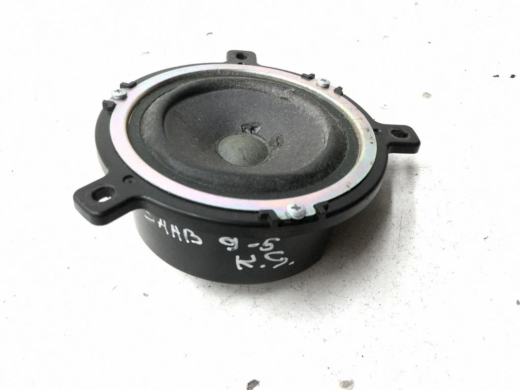 Skaļrunis (-ņi) aizmugurējās durvīs 4616934