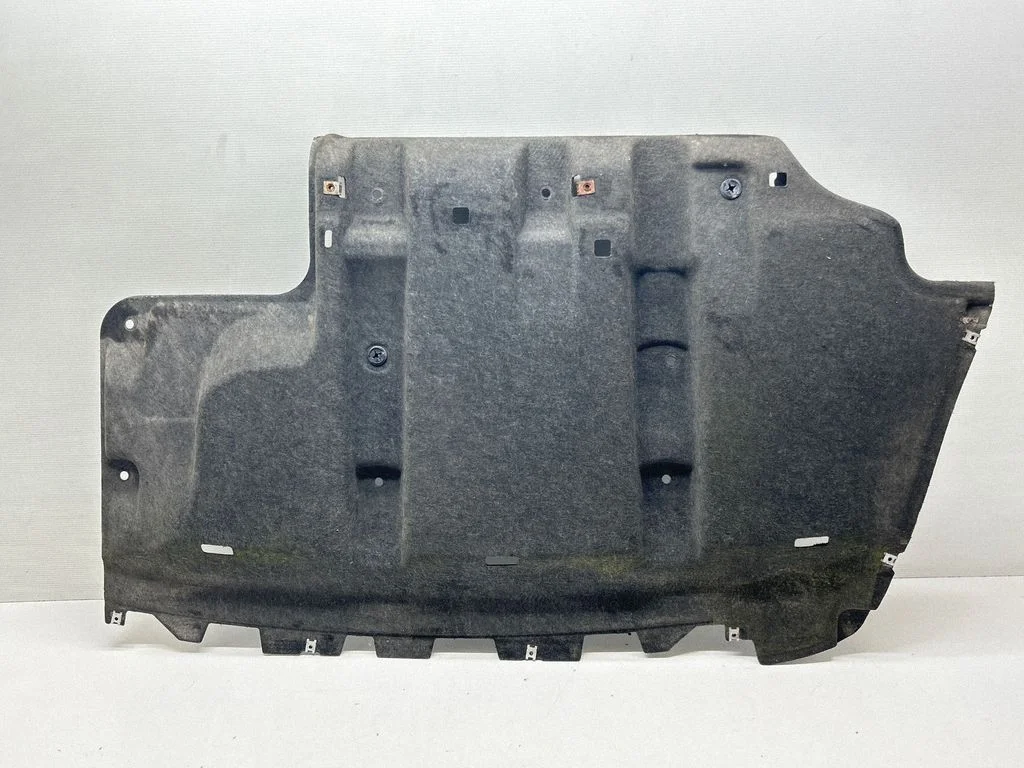 Tagumise kaitseraua põhjakaitse – Chrysler Pacifica (2017-)