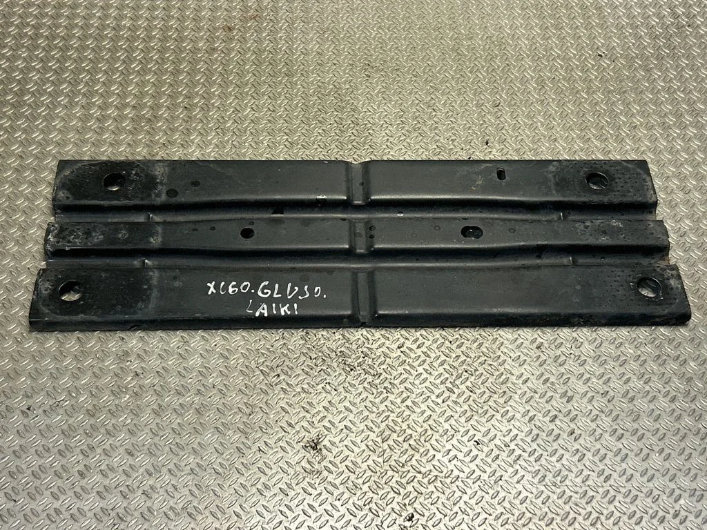 Muffler mount bracket/holder 31672097