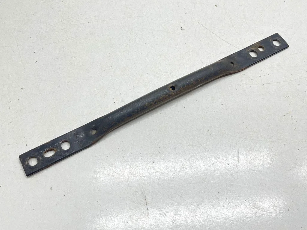 Summuti kinnitus/ hoidik 5Q0802128