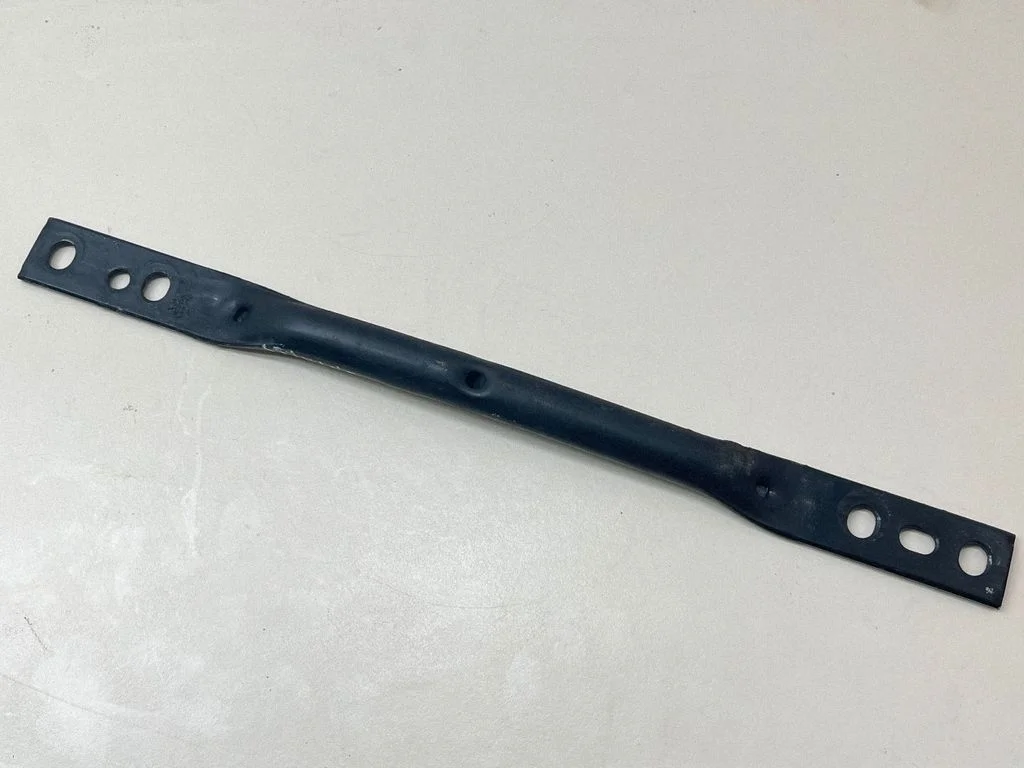Summuti kinnitus/ hoidik 5Q0802128