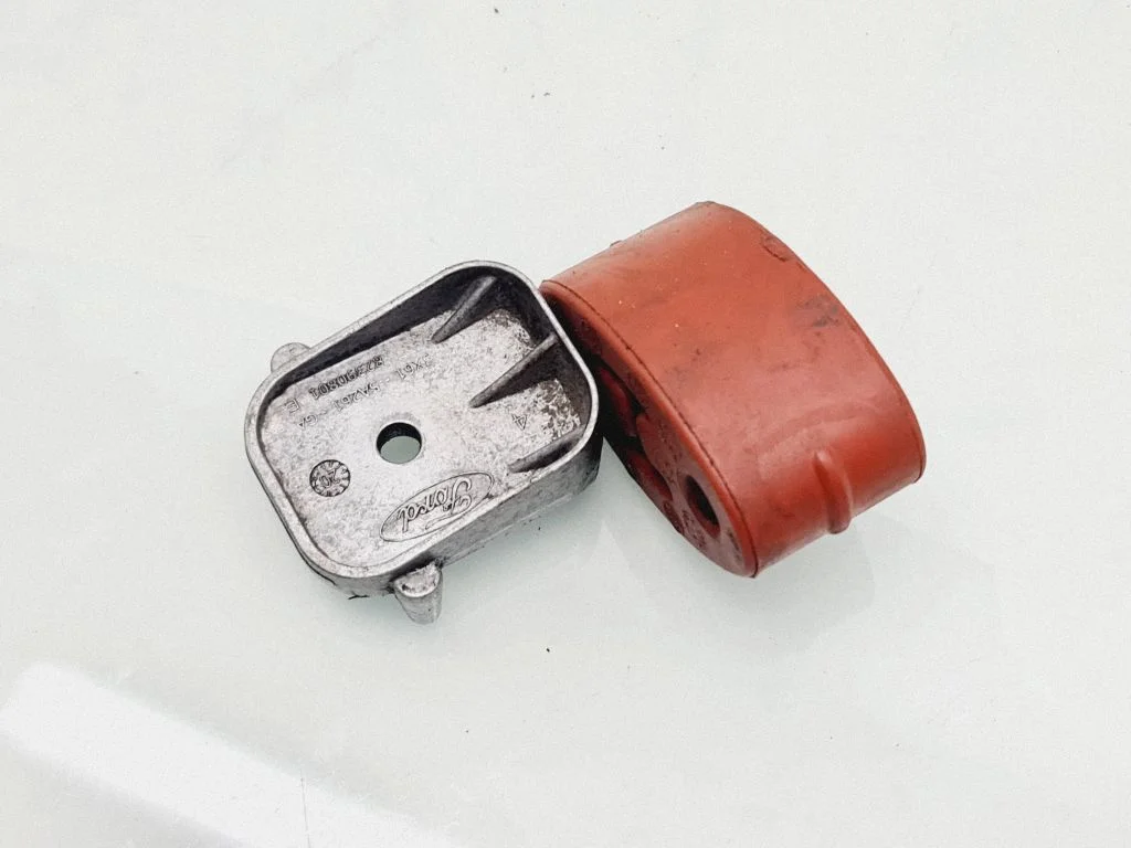 Slāpētāja turētājs/ kronšteins JX615A261GA