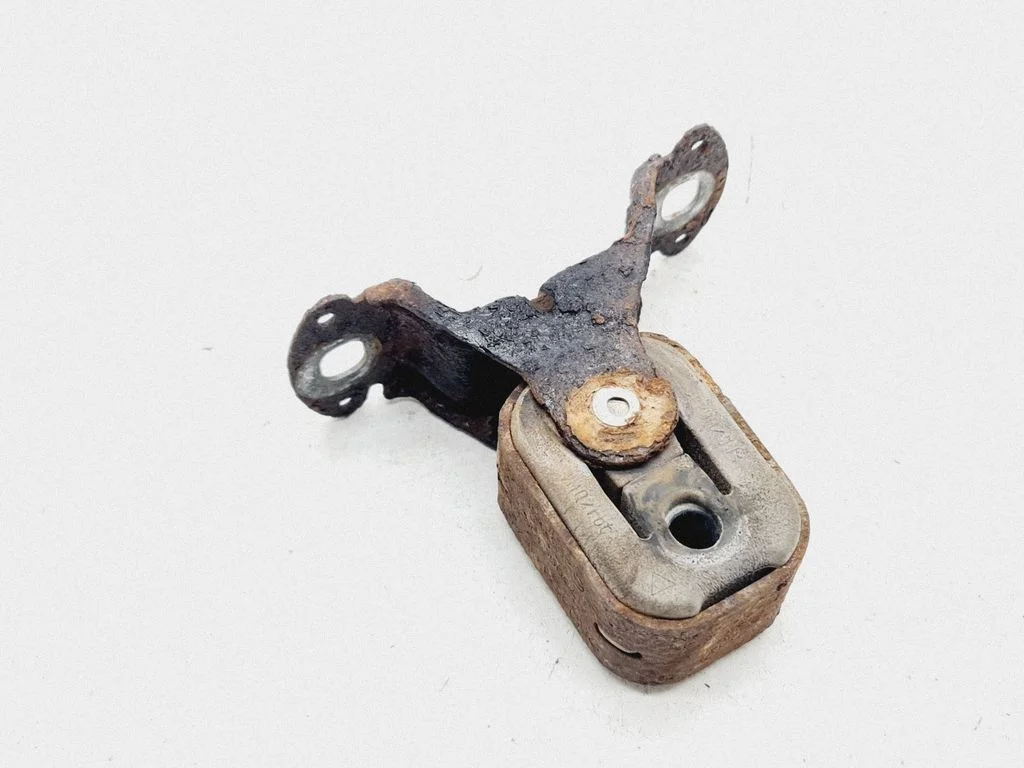 Summuti kinnitus/ hoidik – Volkswagen Touareg I (2002-2010)