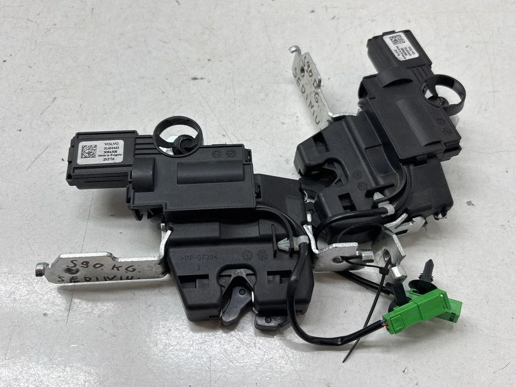 Seat back rest lock catch – Volvo S90, V90 (2016-)